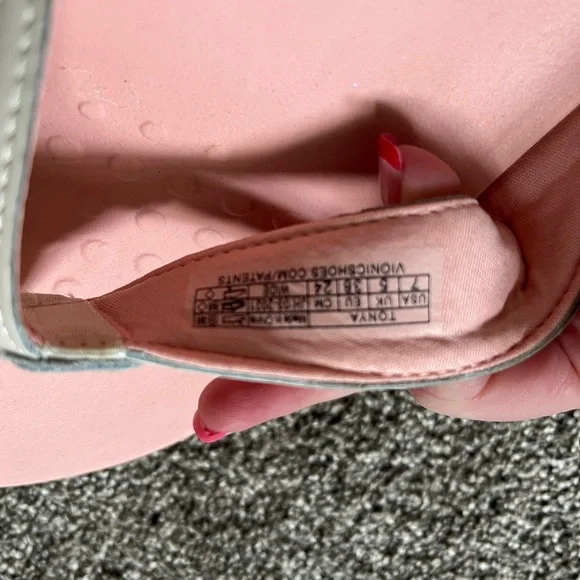 Vionic Sandals, never worn - Picture 4 of 4